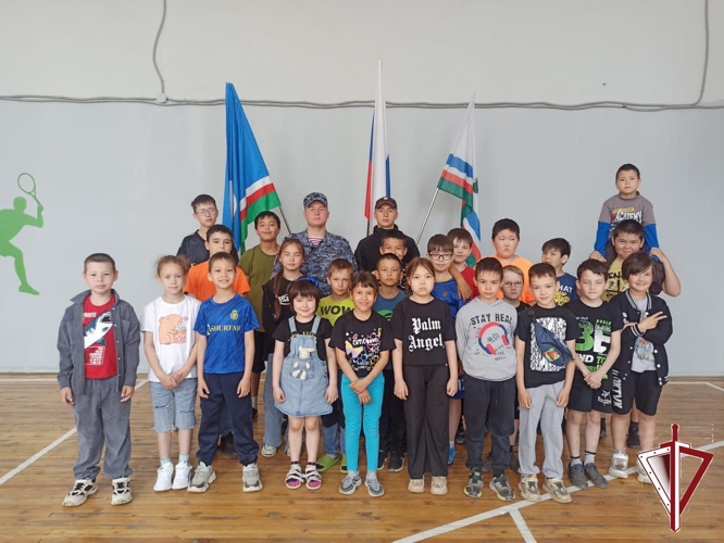 Сотрудники ОВО в Олекминском и Среднеколымском районах проводят акцию «Каникулы с Росгвардией» в детских оздоровительных лагерях