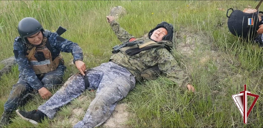 В Якутске личный состав ОВО отработал приёмы оказания первой помощи в боевых условиях