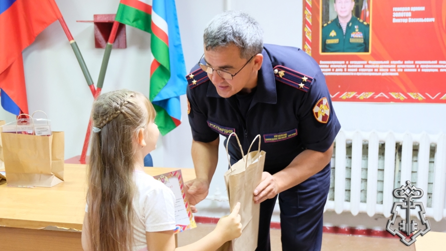 Дети росгвардейцев Якутского ОВО получили призы за участие в конкурсе рисунков