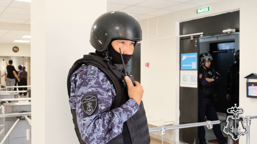 Росгвардия перед началом учебного года проверила безопасность учебных заведений республики
