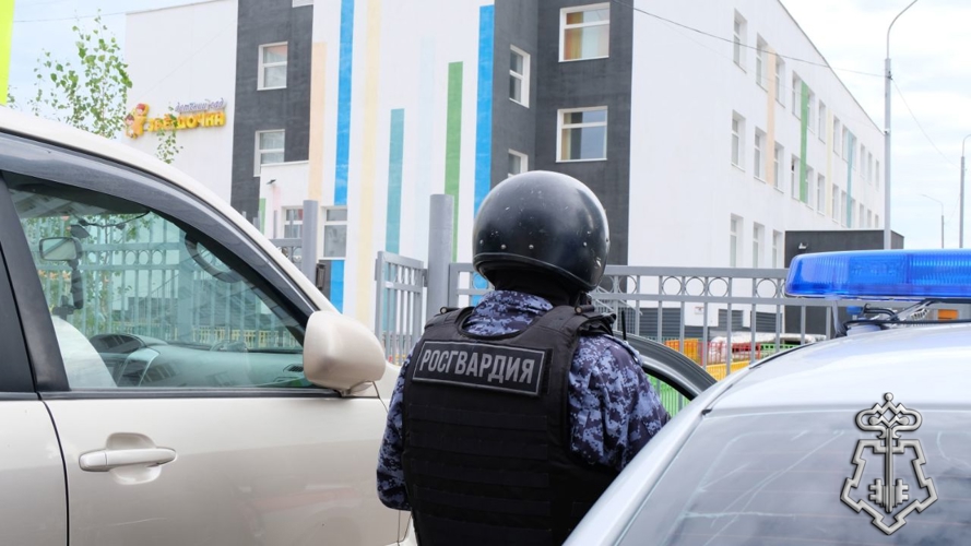 В Якутске в День знаний Росгвардия обеспечивает правопорядок в местах проведения праздничных мероприятий 