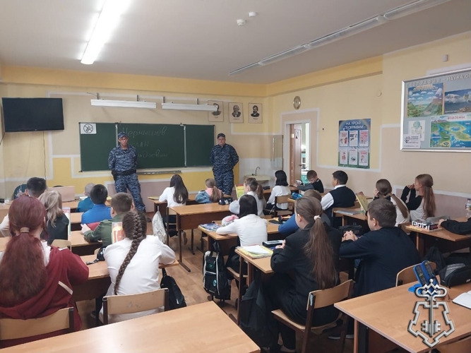 В Нерюнгри сотрудники ОВО провели патриотический урок