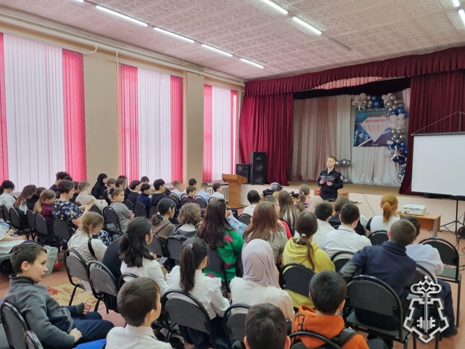 Сотрудники вневедомственной охраны в Алданском районе провели профориентационные встречи с молодежью 