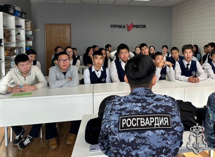 Нюрбинские росгвардейцы провели профориентационное занятие с учениками Антоновской средней школы им. Н.Н. Чусовского 