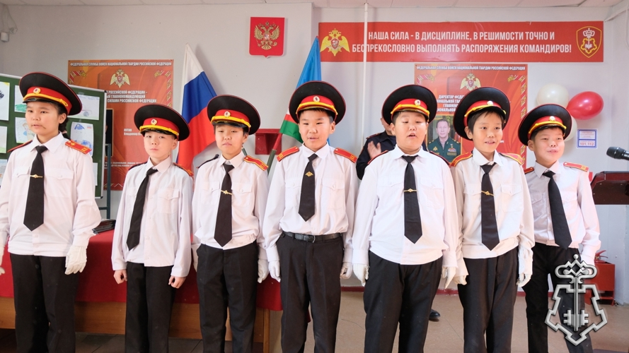 В Якутском ОВО Росгвардии отметили профессиональный праздник вручением ведомственных наград и патриотическим концертом 