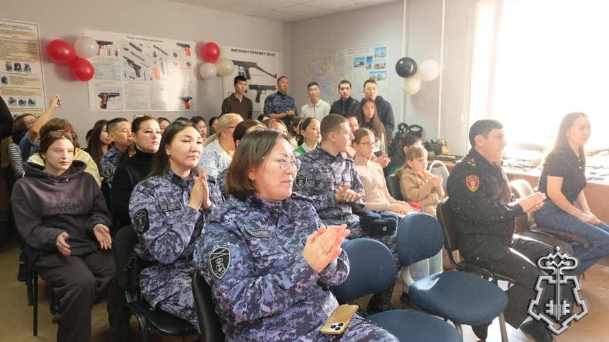 В Якутском ОВО Росгвардии отметили профессиональный праздник вручением ведомственных наград и патриотическим концертом 