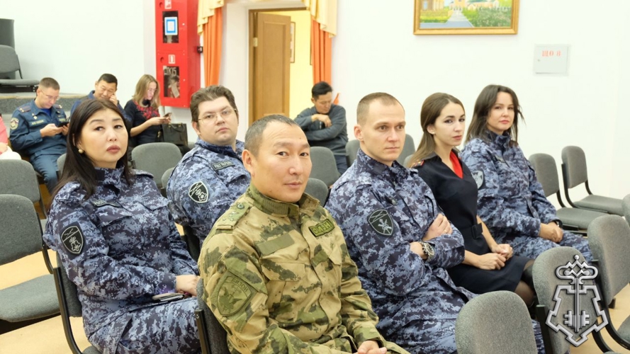 Росгвардейцы в Якутске посетили лекцию по истории государственно-церковных отношений 