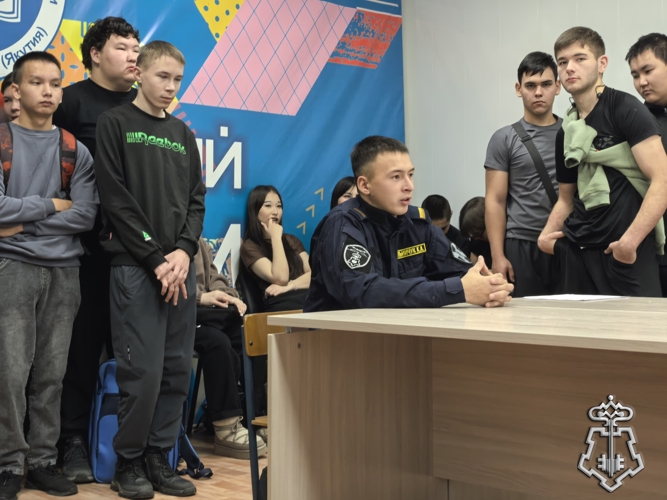 Профориентационный урок по поступлению на службу и в ВУЗы Росгвардии прошел в Олекминском техникуме