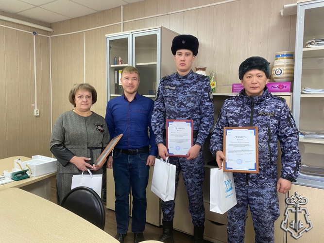 Глава администрации Олекминска поздравил сотрудников ОВО с профессиональным праздником