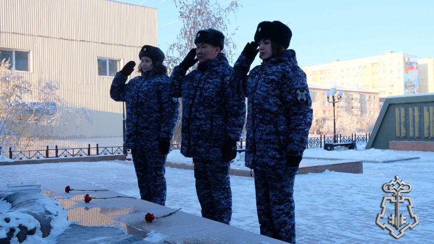 В Якутске росгвардейцы почтили память погибших Героев Отечества