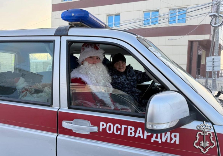 В Олекминске ДОБРОцентр, Росгвардия и Центр развития «Батарейка» провели акцию «Стань волшебником!»