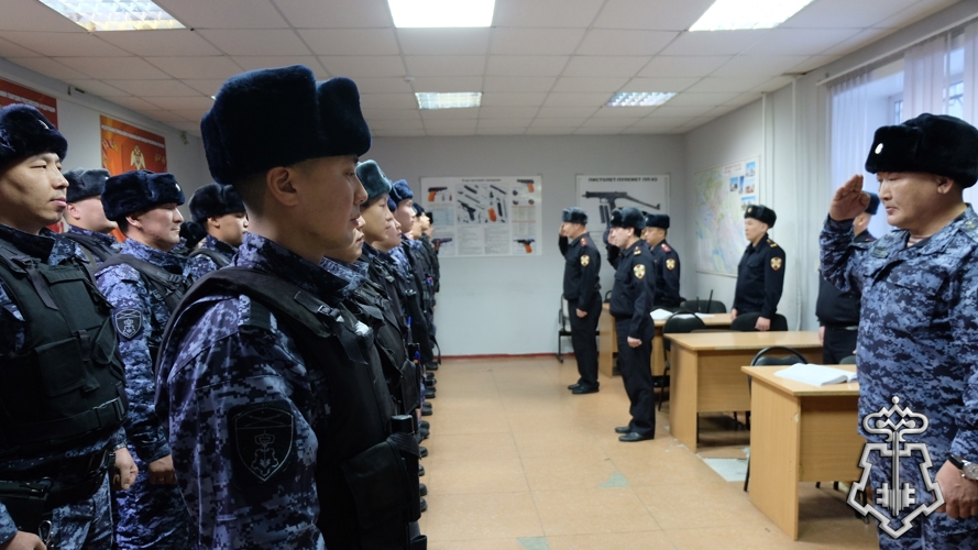 В Якутском ОВО прошел показной инструктаж заступающей смены нарядов