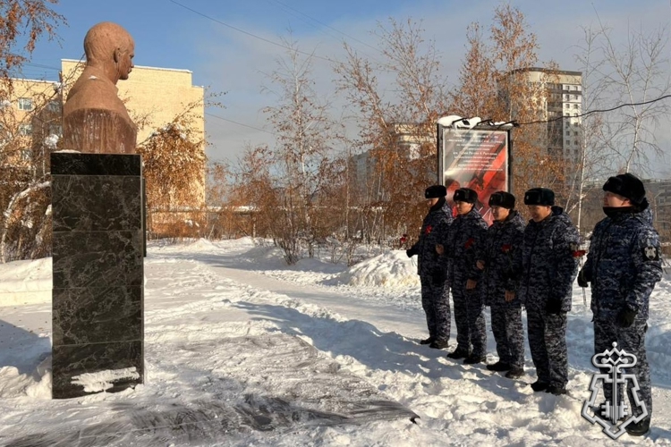 Сотрудники якутского ОВО Росгвардии почтили память погибших бойцов правопорядка