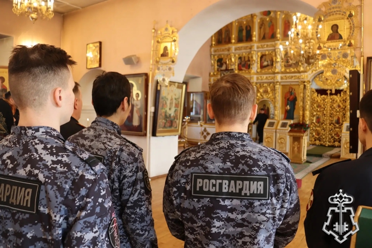 Архиепископ Якутский и Ленский Роман совершил молебен за здравие росгвардейцев