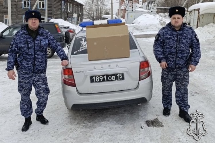 Алданские росгвардейцы направили гуманитарную помощь земляку в зону СВО