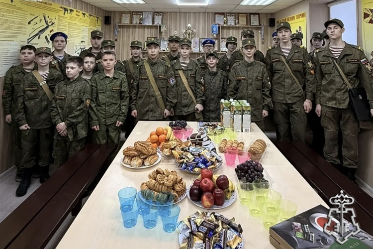 Воспитанники ВПК "Молодая Якутия" Алданского района провели один день в Росгвардии