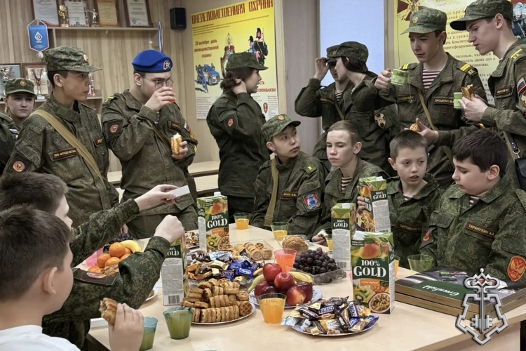 Воспитанники ВПК "Молодая Якутия" Алданского района провели один день в Росгвардии