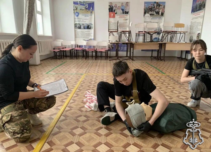 В Олекминске с участием Росгвардии проведен ряд военно-патриотических мероприятий для молодежи