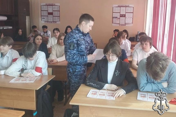 В Нерюнгри росгвардейцы провели профориентационное мероприятие для гимназистов