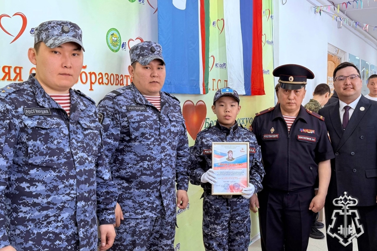 В Вилюйске состоялась торжественная церемония открытия гвардейского класса под патронатом Росгвардии