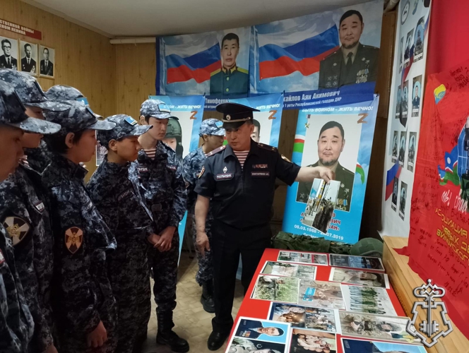 В Вилюйске по инициативе Росгвардии открылась выставка памяти павших героев