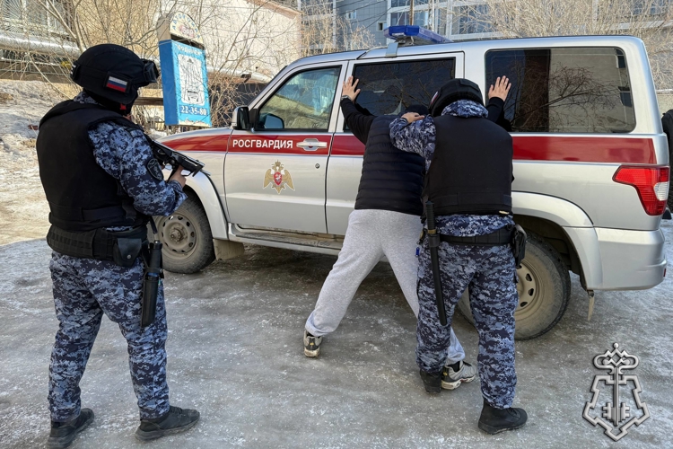  В Якутске за дежурные сутки росгвардейцы задержали разыскиваемых граждан за совершение преступлений
