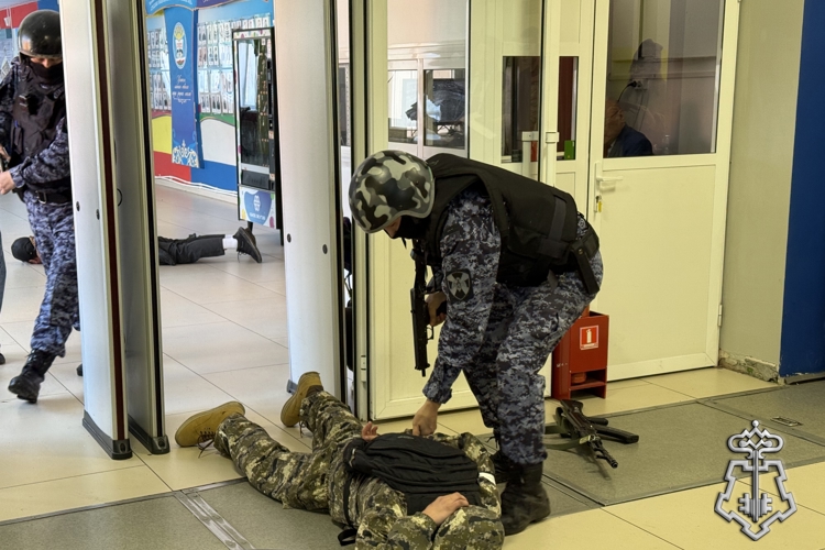 В школах и колледжах Якутска с участием Росгвардии проводятся антитеррористические учения