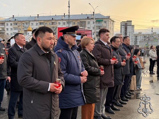 В Якутске руководство УВО Росгвардии приняло участие во всероссийской акции «Свеча памяти»