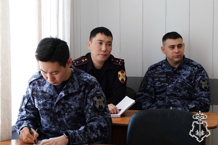 В Якутске прошли занятия с личным составом УВО Росгвардии по укреплению дисциплины