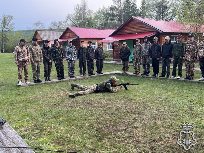 В Олёкминском районе Росгвардия и ВПК «Альфа» участвуют в проведении учебных сборов для десятиклассников