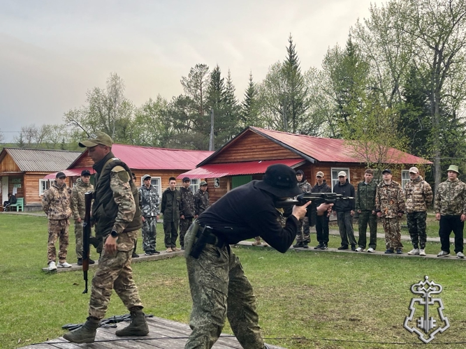 В Олёкминском районе Росгвардия и ВПК «Альфа» участвуют в проведении учебных сборов для десятиклассников