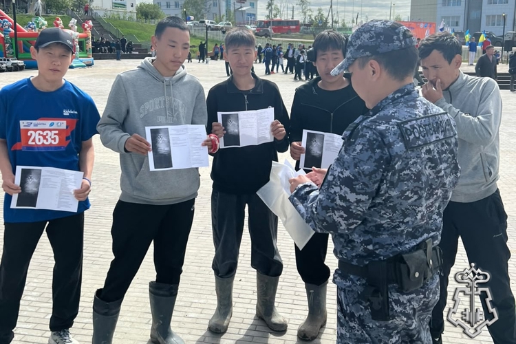 В Якутии росгвардейцы провели агитацию по набору на службу во вневедомственную охрану