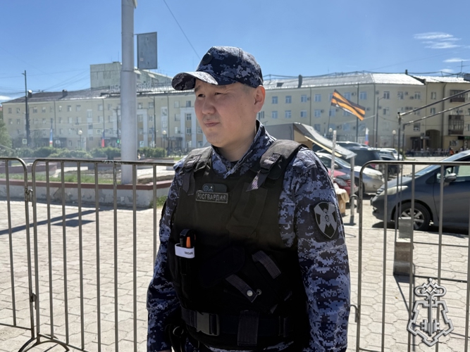 Вневедомственная охрана Росгвардии поздравила жителей Якутска с Днем России праздничным концертом 