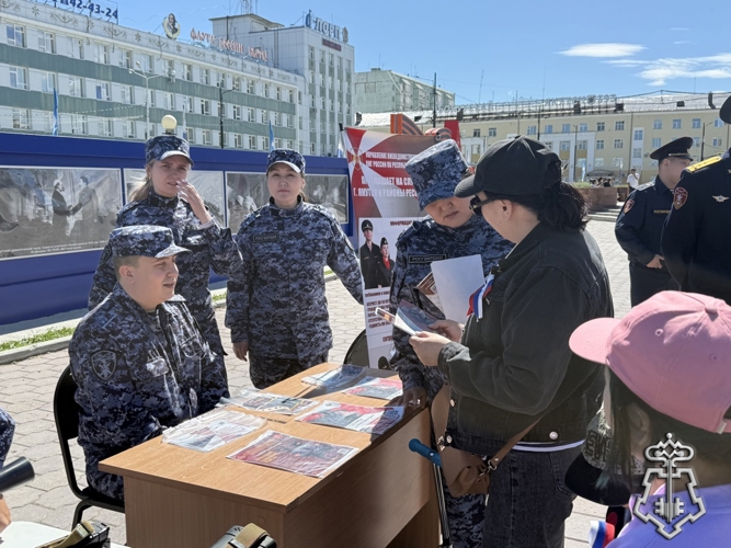 Вневедомственная охрана Росгвардии поздравила жителей Якутска с Днем России праздничным концертом 