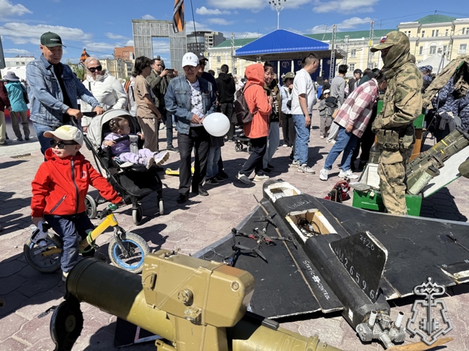 Вневедомственная охрана Росгвардии поздравила жителей Якутска с Днем России праздничным концертом 