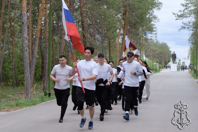 В Якутске росгвардейцы провели патриотический забег в преддверии Дня России