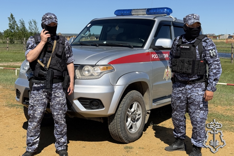 Росгвардейцы совместно с полицейскими обеспечили правопорядок на национальном празднике «Ысыах Туймаады — 2026» 
