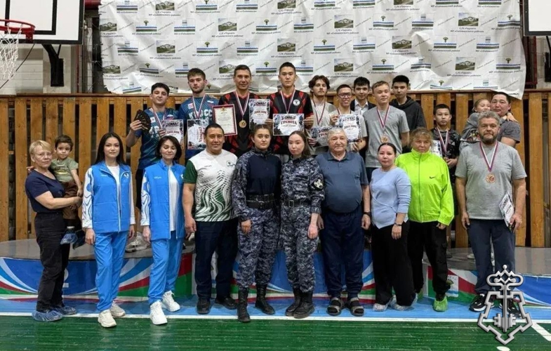 В Олёкминске росгвардейцы провели военно-патриотические соревнования «Сила поколений»